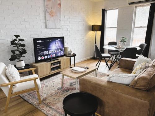 South Hedland Apartment | Neat 2 bedroom Apartment, with free parking