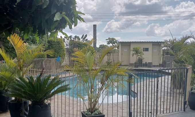 Harare Apartment | Cozy Cottage Retreat with Pool and Breakfast Awaits You