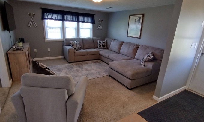Port Clinton House | Relaxed Atmosphere Near Town with Family Kitchen Amenities