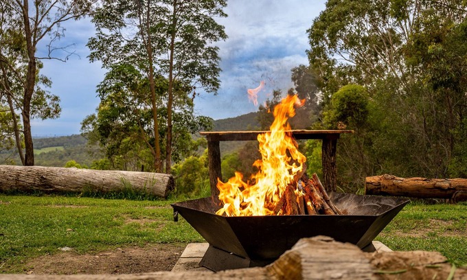 Mudgeeraba Cottage | Relaxing Nebesa Nature Retreat: Cockatoo Cabin & Spa