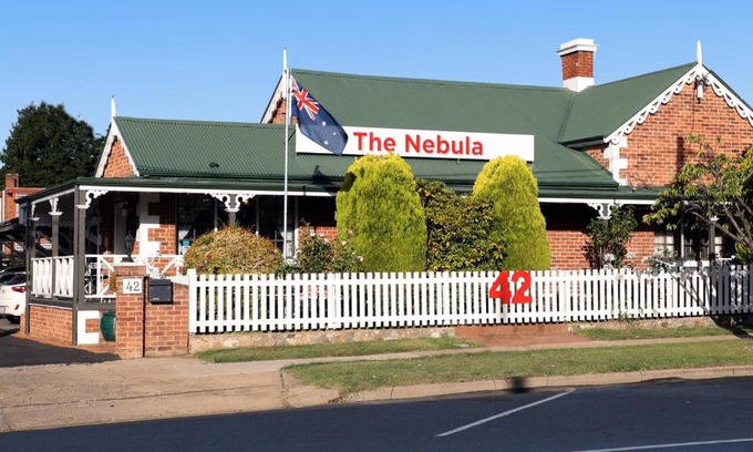 Cooma Hotel | Modern Comfort at Nebula Motel - 4-Star Family Retreat
