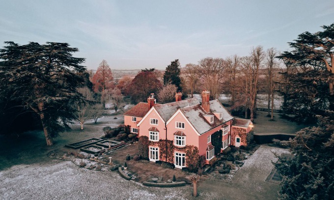 Ipswich House | Nedging Hall - The ultimate English escape for up to 28 guests.