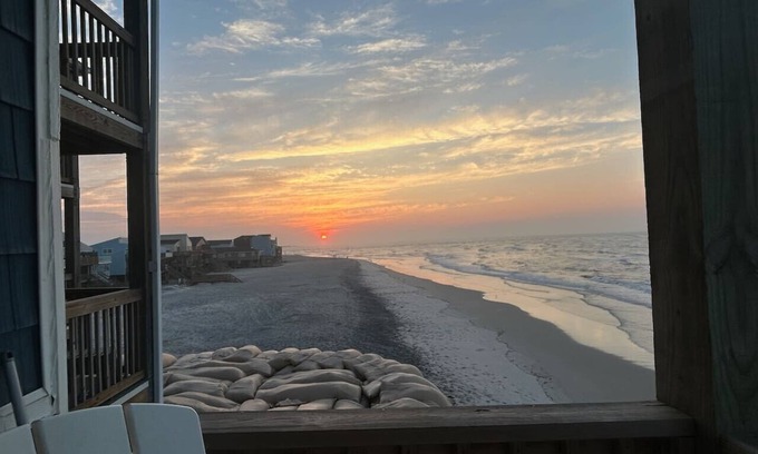 North Topsail Beach Apartment | Escape to Oceanfront Serenity: 1 Bed, 1 Bath Retreat