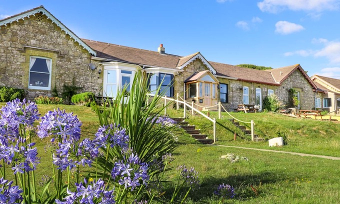 Totland Bay Cottage | Family-Friendly Needles Cottage with Ocean Views in Totland