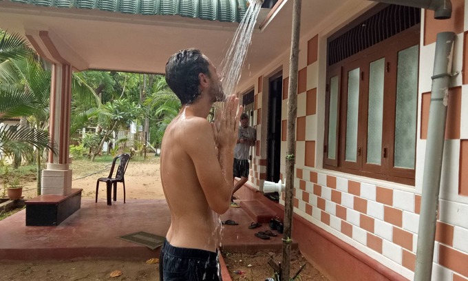 Uppuveli House | Neem Beach House: Ideal Family Getaway with Breakfast & Dining