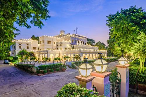 Patiala Hotel | Discover Neemrana's Baradari Palace - Family-Friendly Retreat