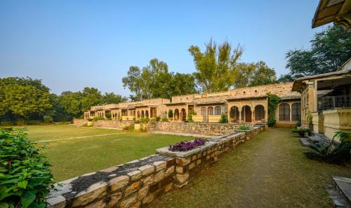 Gwalior Hotel | Experience Neemrana's Deo Bagh: 4-Star Family-Friendly Retreat