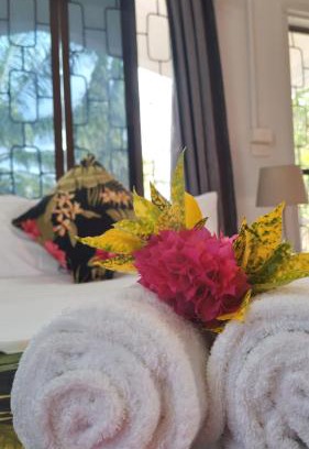 Nadi House | NeemTree Villa: Family-Friendly 5 Bedroom Retreat Awaits