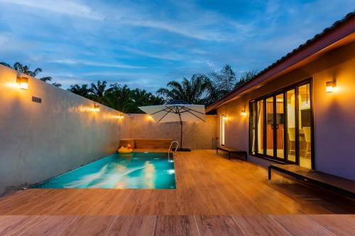 Tha Kham Resort | Tranquil Neenlawat Riverside: Family-Friendly with Pool
