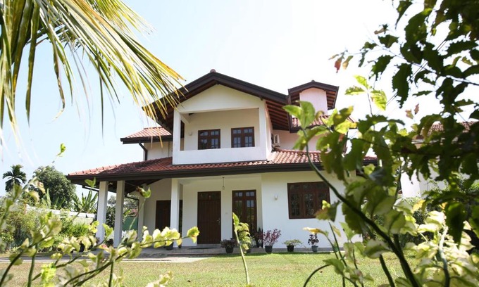 Dalupotha Villa | Guest Favorite: NegomboVilla with Breakfast & Family Amenities