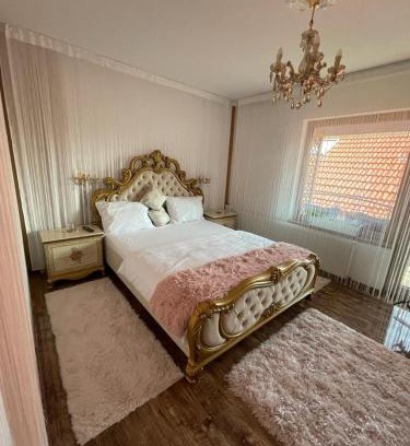Oradea House | Guest Favorite: Negrean Residence with Breakfast & Family Perks