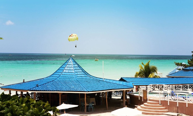 Negril Resort | Beachside Bliss at Negril Tree House Resort - 8.8/10 Rated