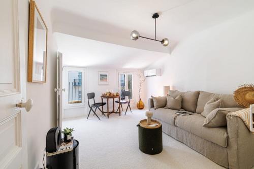 Jean-Medecin Apartment | NEGRIN - Romantical Terrace - 2 min from the Sea