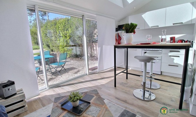Plougoumelen House | Relaxing Oceanfront House with Kitchen and Family Amenities