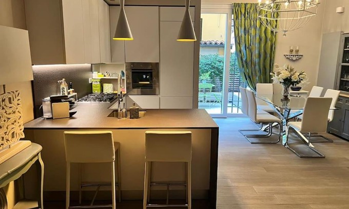 Historic Center Apartment | Central Bologna Retreat: 4-Star Stay with Family-Friendly Amenities