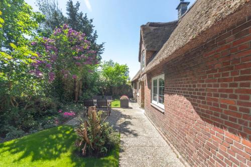Klixbull House | Pet-Friendly Neles Huus: Ideal for Families and Travelers