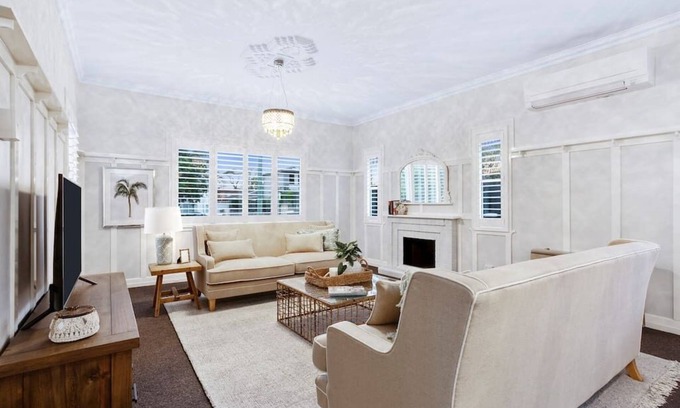 Toowoomba House | Top-Rated Nell’s Place - Walk to CBD with Family Amenities