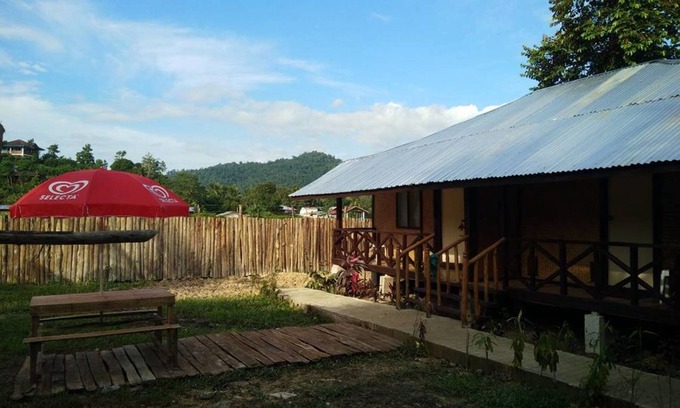 Port Barton House | Cozy Nelmann's Nipa Huts: Family-Friendly with Breakfast