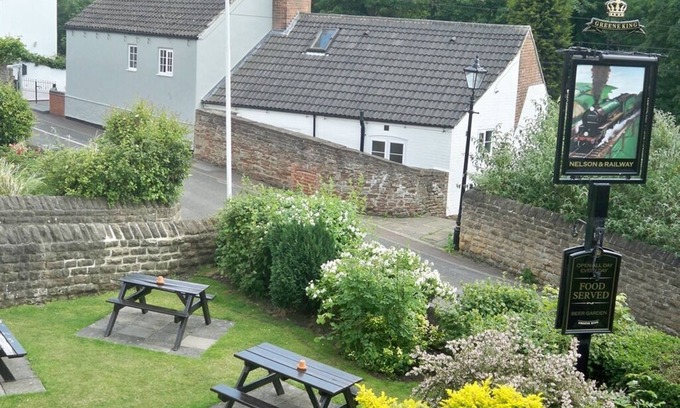Kimberley Bed & Breakfast | Budget-Friendly Stay at Nelson and Railway Inn with Dining