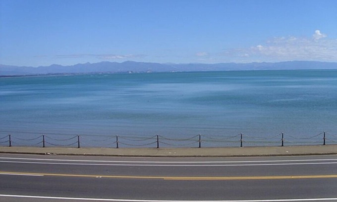 Nelson Apartment | Waterfront Seaside Paradise with Hot Tub and Family Amenities