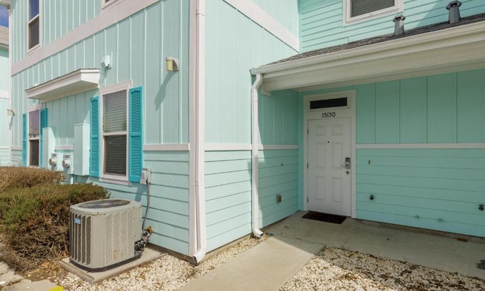 Corpus Christi Villa | Poolside Relaxation at Nemo Cay Resort D150K by Padre Escapes