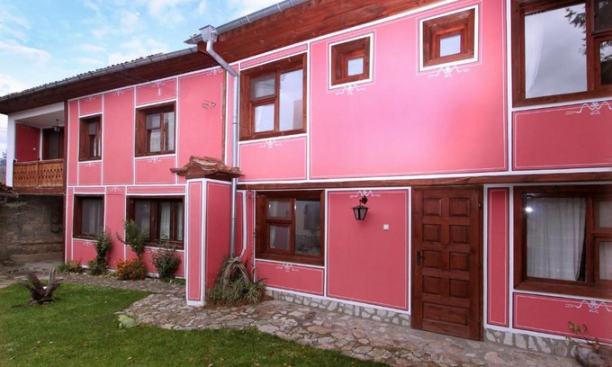 Koprivshtitsa House | Inviting Nenchova Guest House with Hot Tub & Breakfast