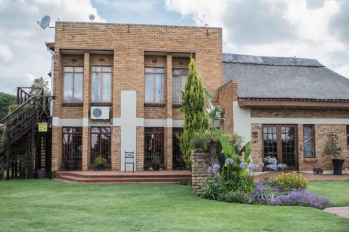 Riebeeckstad House | Budget-Friendly Stay at Neon Moon with Pool Access