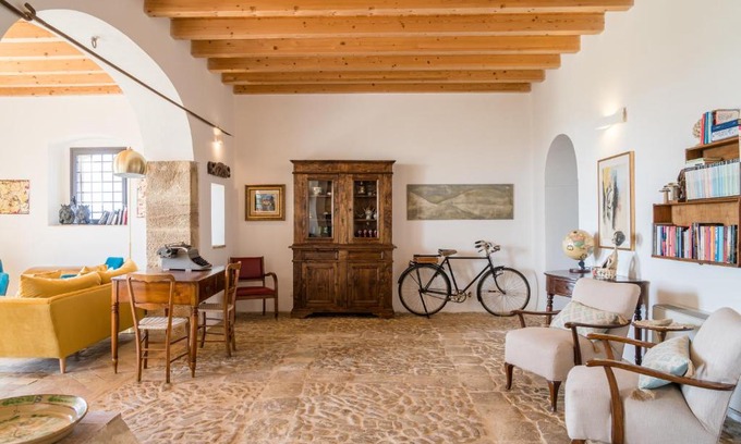 Caltagirone Bed & Breakfast | Discover Nepitella: Family-Friendly with Modern Amenities