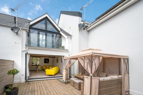 Saundersfoot House | Neptune: Family and Pet-Friendly Retreat Awaits You
