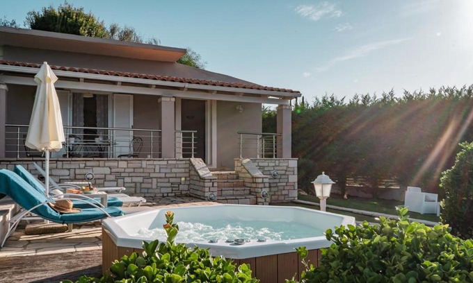 Agios Spyridon Corfu House | Beachfront Bliss at Neptune Sea House - 4 Star Paradise