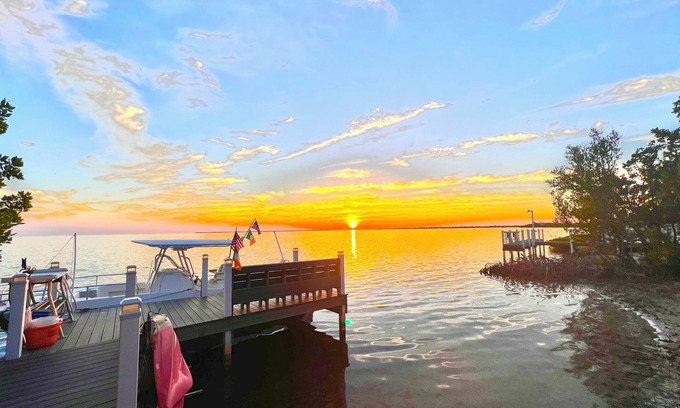 Cutthroat Harbor Estates House | Discover The Edge of the River of Poseidon: Guest Rated 9/10