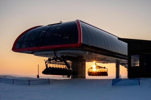 Nes House | Pet-Friendly Retreat at Nesfjellet with Hot Tub & Dining