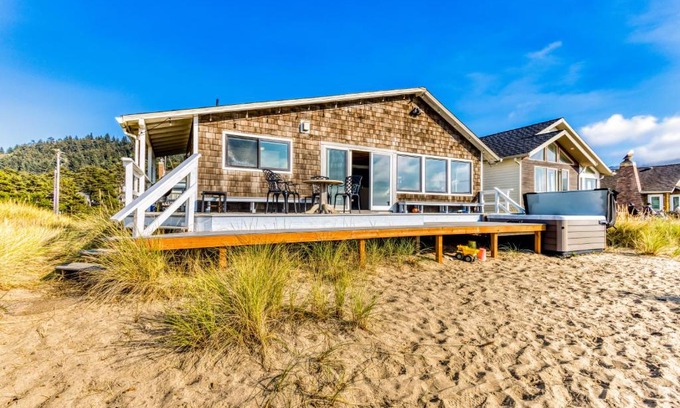 Neskowin House | Relaxing Neskowin Beach Escape with Oceanfront Views
