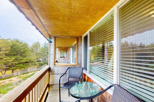 Neskowin Apartment | Pet-Friendly Neskowin Nautical Nook with Ocean Views