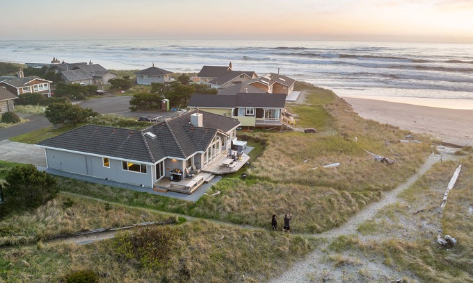 Neskowin House | Experience Neskowin North #187: Oceanfront Home with Spa