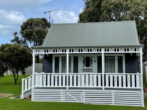 Port Fairy Villa | Coastal Villa Nest: Family-Friendly Getaway with High Ratings