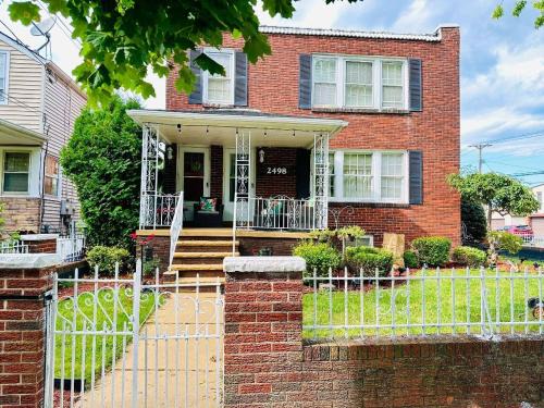 Niagara Falls House | Nest of beauty in Niagara Falls