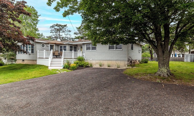 Camp Ellis Cottage | Nestled in a picturesque setting, just steps away from the beach in Camp Ellis.