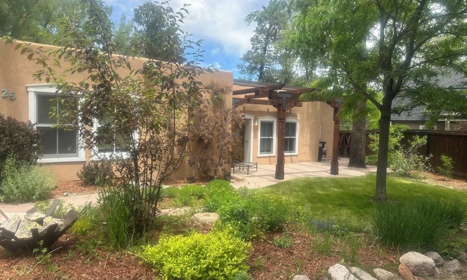 Broadmoor House | Discover Serene Retreat Near Broadmoor in Cheyenne Canyon