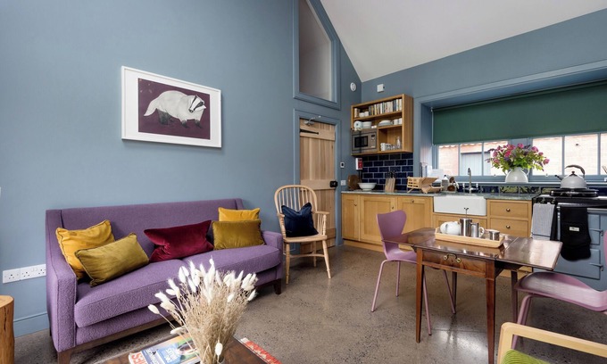 Haddington Cottage | Rural Retreat: A Perfect Sanctuary for Couples and Solo Travelers