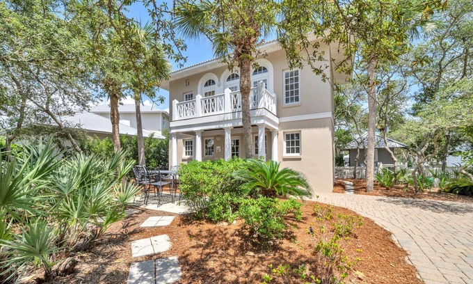 Sunnyside House | Sun-Kissed Escapes: Guest Rated 9.8 with Pool & Spa