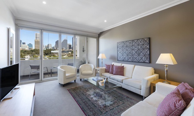 Woolloomooloo Hotel | Premier Stay at Nesuto Woolloomooloo with Family Amenities