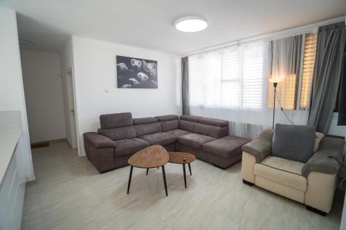 Netanya Apartment | Discover City Central Patio: 10/10 Rated Family Retreat