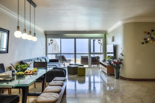 Netanya Apartment | Beautiful Netanya Sea-View Apartment by Sea N' Rent