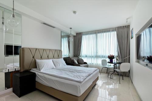 Netanya Apartment | Relax at Netanya SeaView ApartHotel with Oceanfront Views