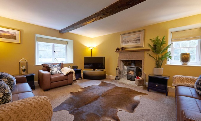 Monsal Dale Cottage | Inviting Netherdale Farmhouse in Upperdale, Peak District