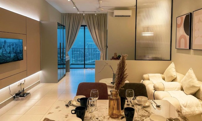 Cheras Bed & Breakfast | Cozy Retreat at Netizen Suite with Pool & Family Amenities