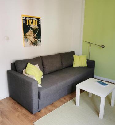 Sudervorstadt House | Cozy Bedroom with Shared Bathroom in Central Location
