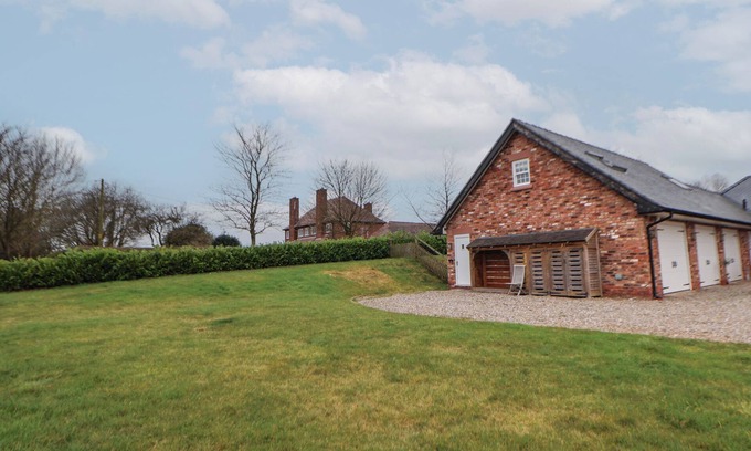Cheshire West and Chester Cottage | NETTLEFORD EXHALE, pet friendly, with a garden in Kelsall