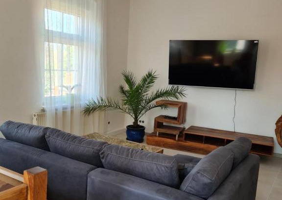Mucheln Apartment | Cozy Ferienwohnung in Mücheln with Balcony for Families